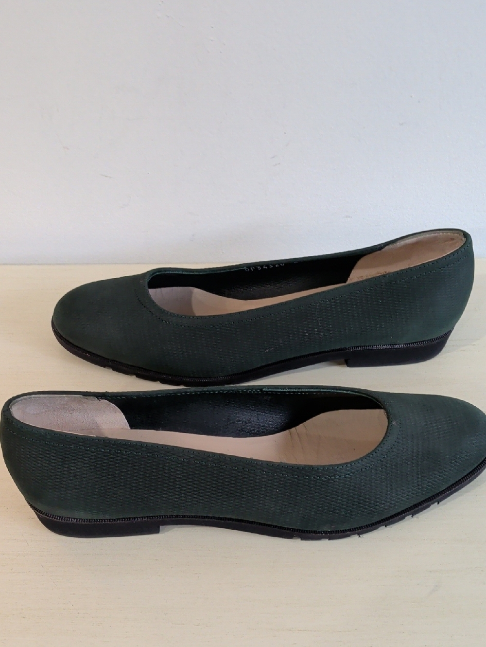Salvatore Ferragamo Forest Green Textured Leather Flats Size 8 - Picture 3 of 9